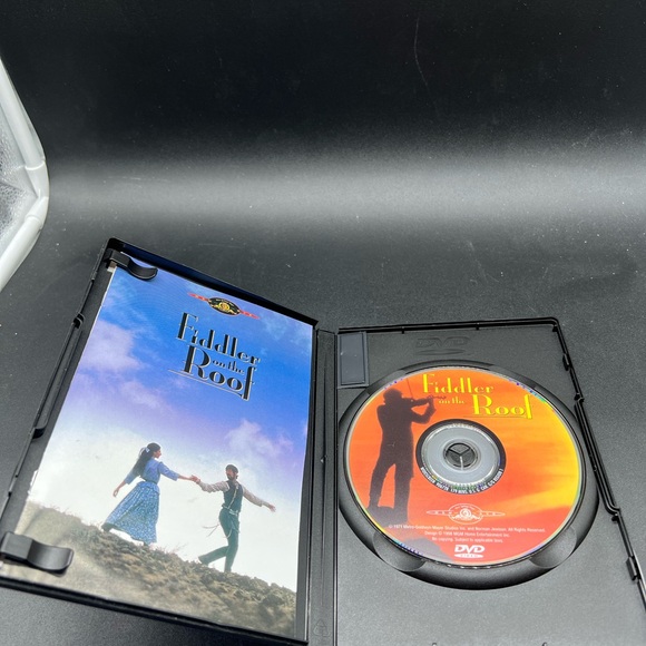 Fiddler on the Roof [DVD] - Picture 3 of 5